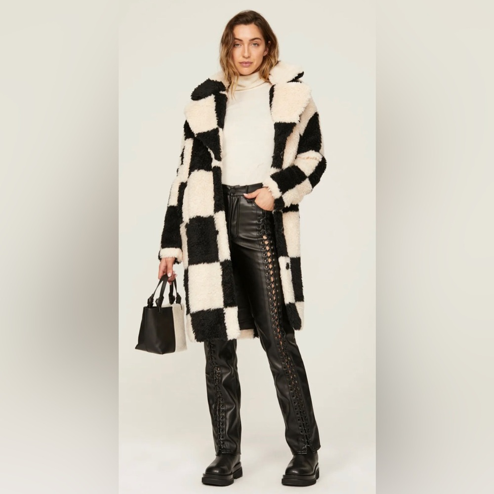 BLANKNYC Bold Move Checkered Sherpa Coat Cream-White & Black Mob Wife size Med
